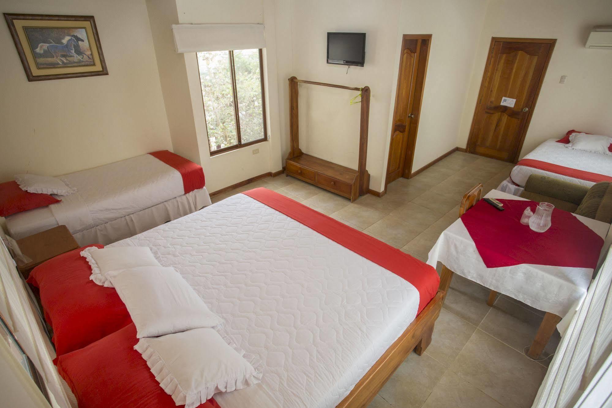 Hotel San Vicente Galapagos ปวยร์โต วิลยามิล ภายนอก รูปภาพ