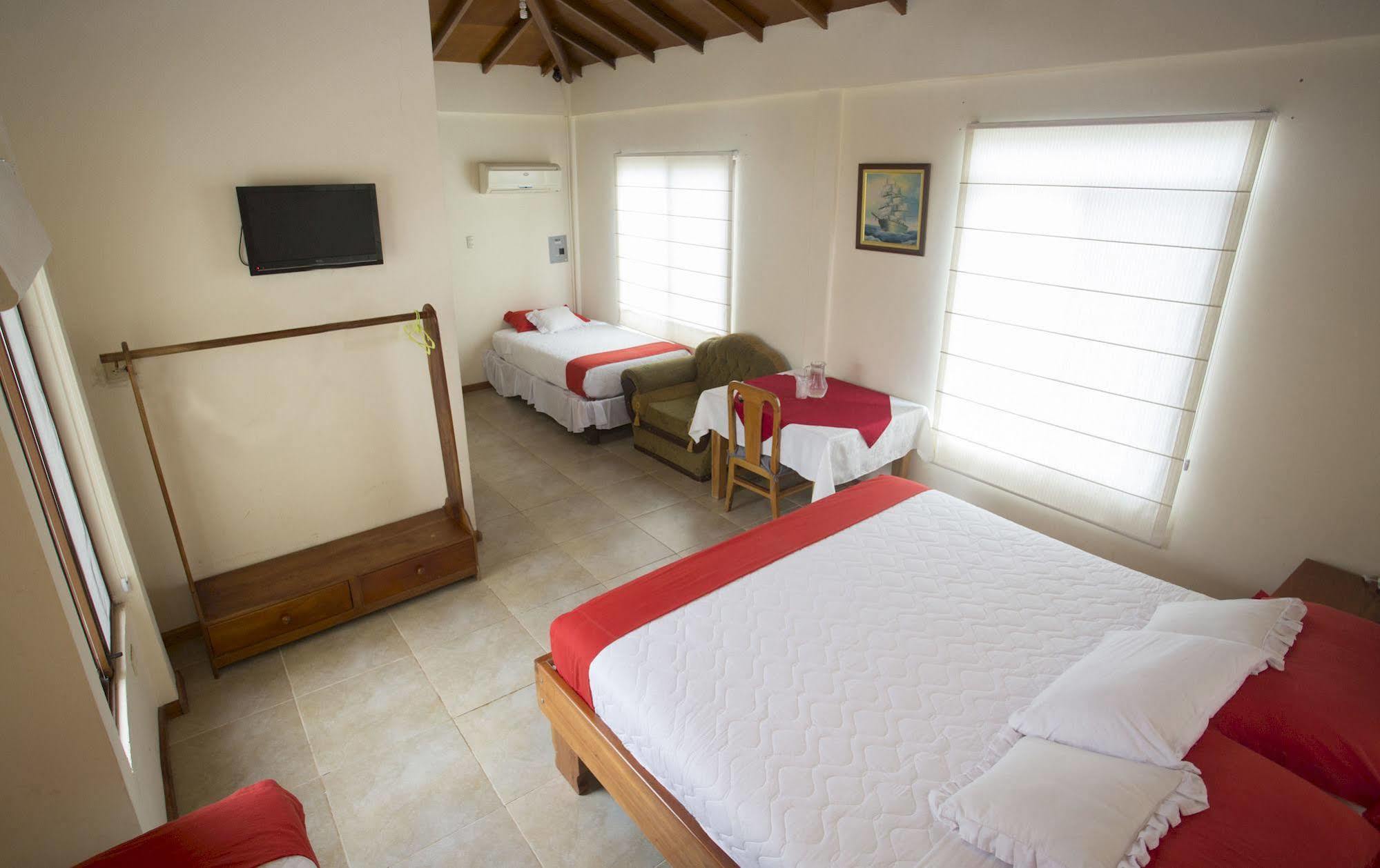 Hotel San Vicente Galapagos ปวยร์โต วิลยามิล ภายนอก รูปภาพ
